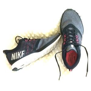 NIKE zoom Women's athletic training shoe